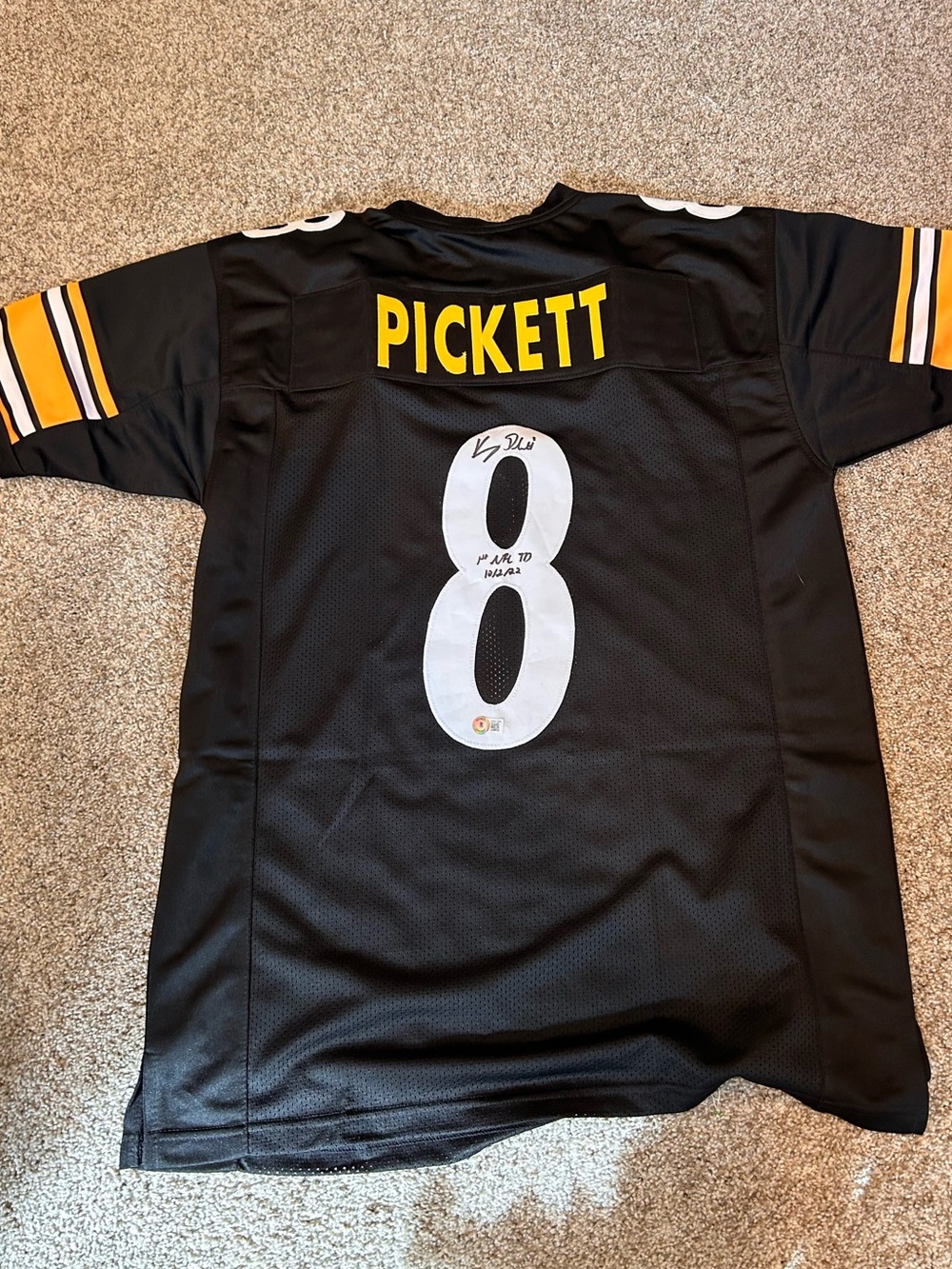 Kenny Pickett Signed and Authenticated Jersey. Pittsburgh Steelers. #8. NFL.